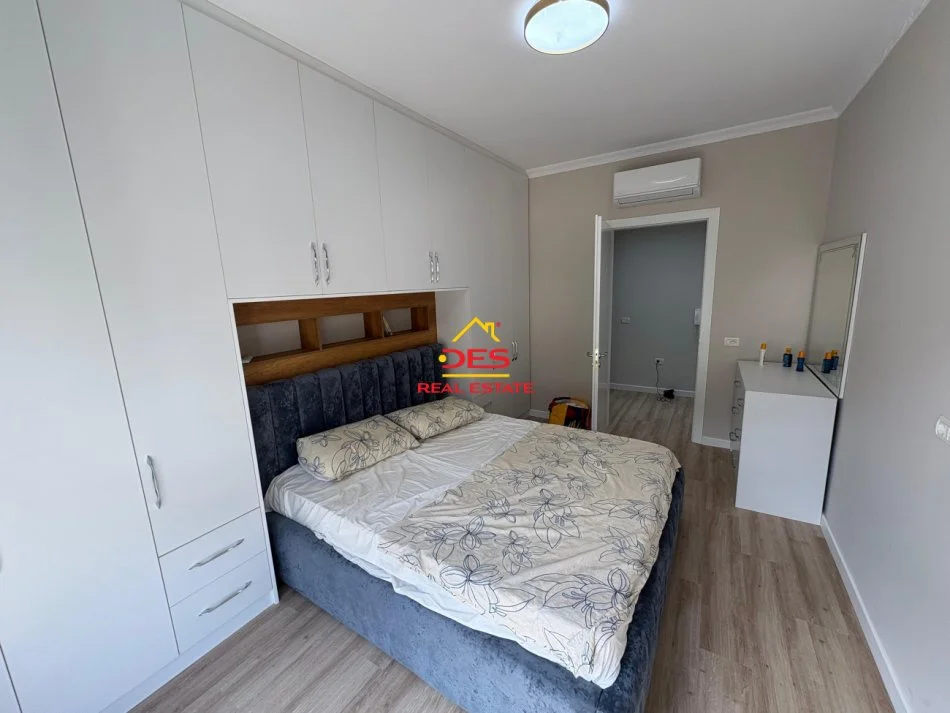 Vlore, jepet me qera apartament 1+1+Ballkon Kati 6, 70 m² 450 € (Rruga Murat Tërbaçi)