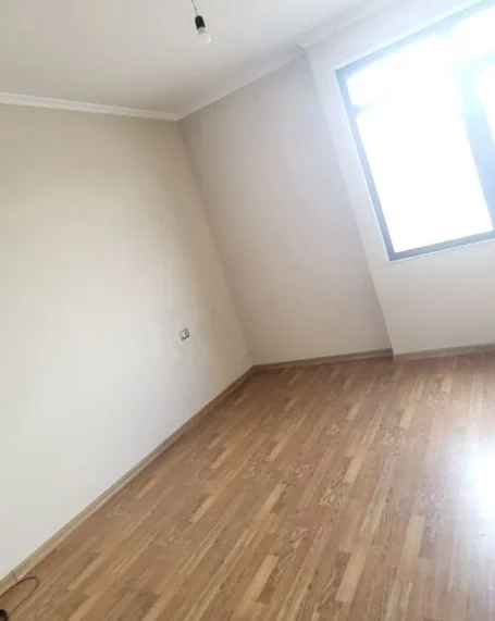 Tirane, jepet me qera zyre Kati 3, 130 m² 700 € (ASTIR)