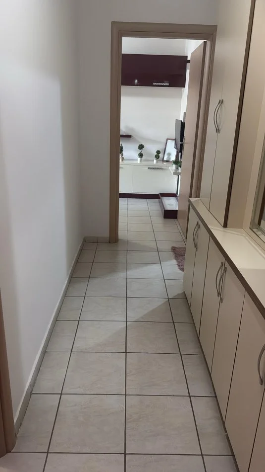 Tirane, jepet me qera apartament 2+1+Ballkon Kati 6, 90 m² 450 € (Rruga Mikel Maruli Astir)