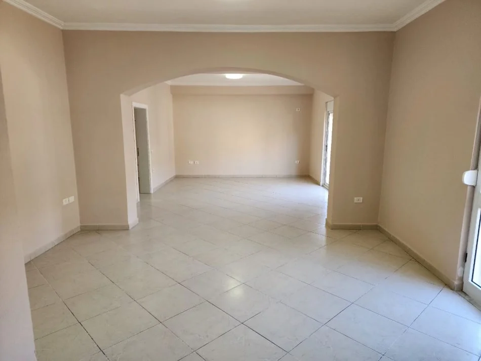 Durres, `Qira Apartament 2+1 Kati 1, 110 m² (QENDER, MARKATA)