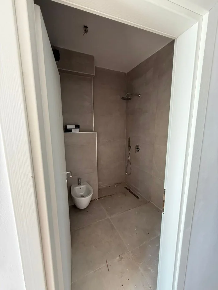 Tirane, jepet me qera apartament 2+1 Kati 2, 100 m² 800 € 