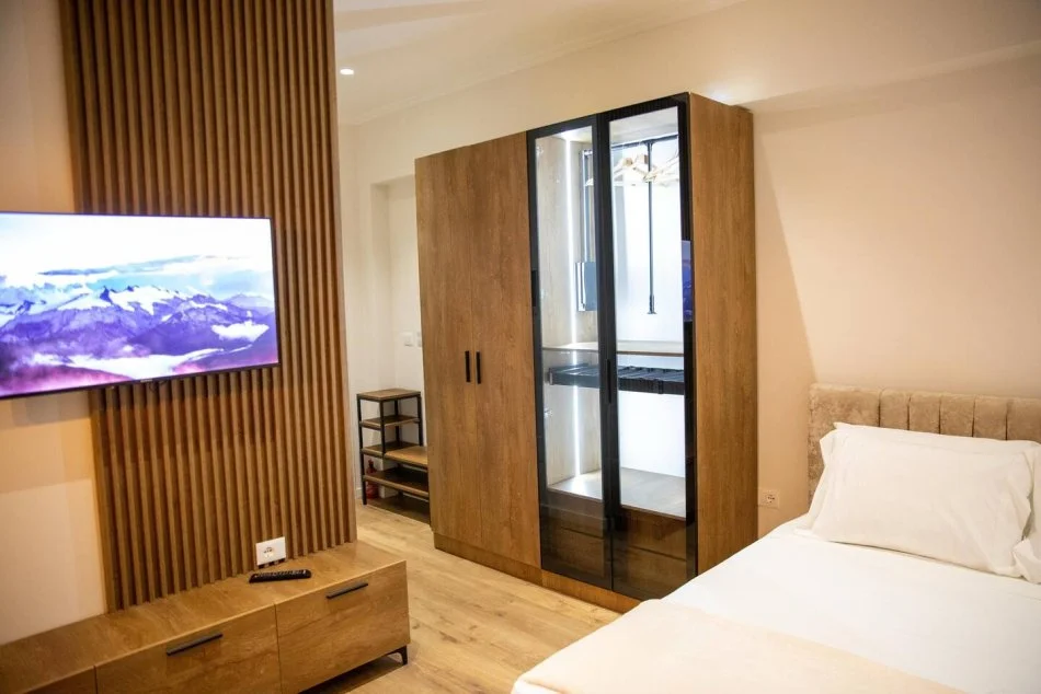 Jepet me Qira ditore: Apartament Modern në Zemër të Tiranës, Kati 5, 40 m² 40 € (Rruga Luigj Gurakuqi)