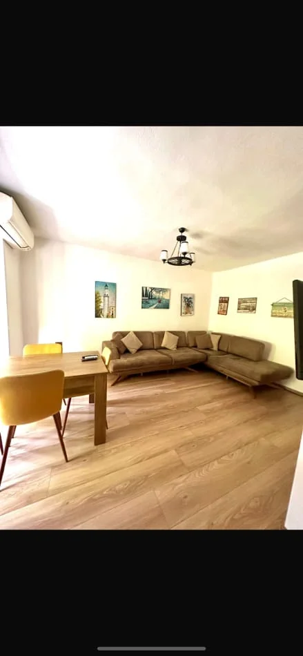 Tirane, jepet me qera apartament 1+1+Ballkon Kati 5, 60 m² 550 € (rruga Mine Peza)