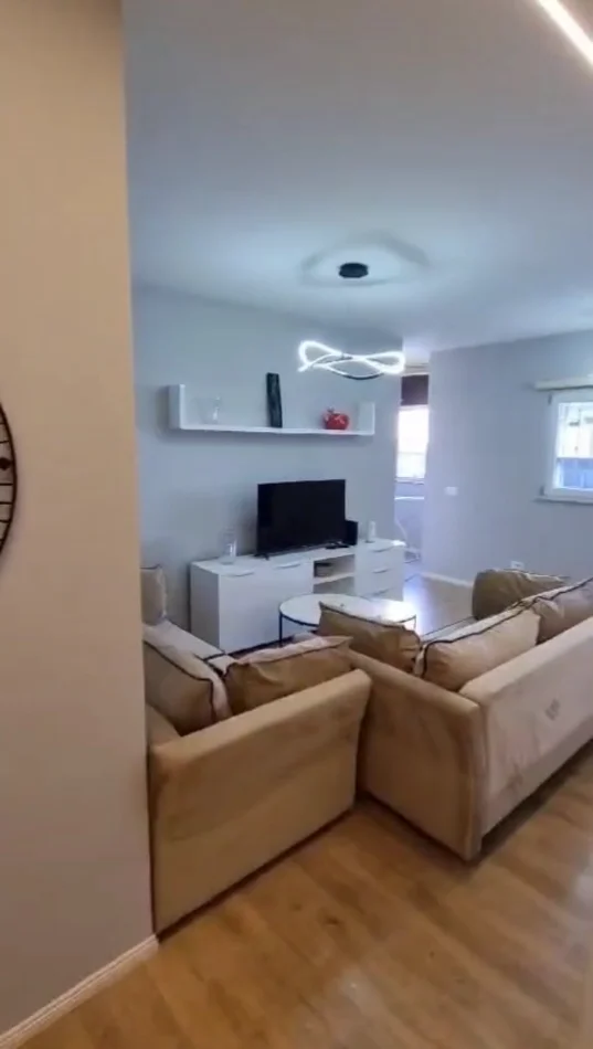 Tirane, shitet apartament Kati 1, 60 m² 160.000 € (Komuna e Parisit)