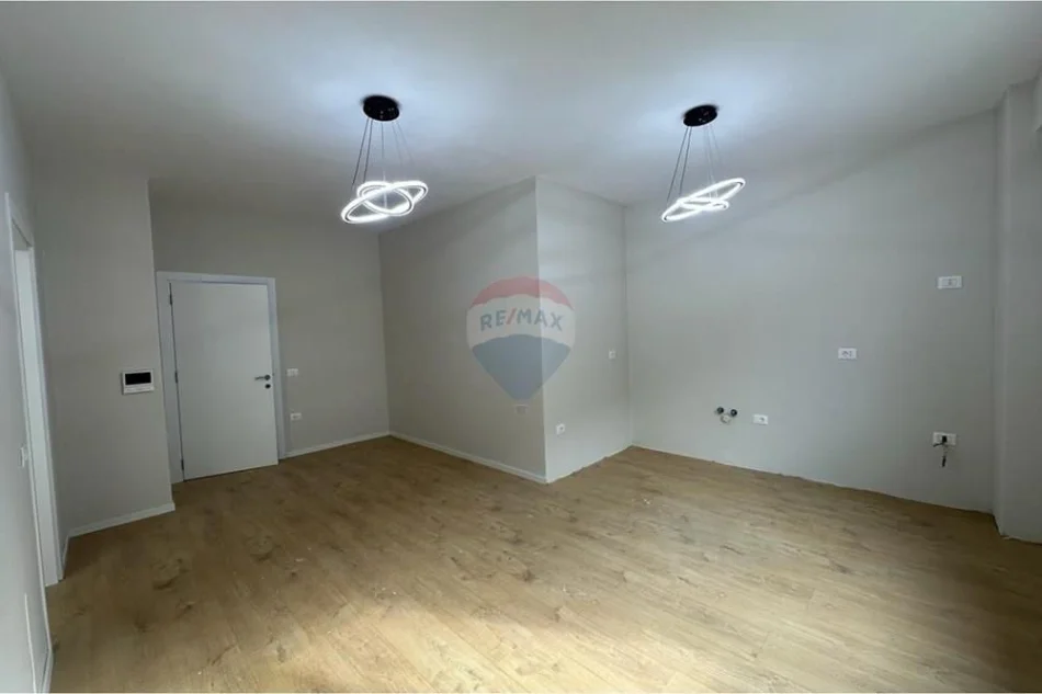 Tirane, shitet apartament 1+1 , 70 m² 125.000 € 