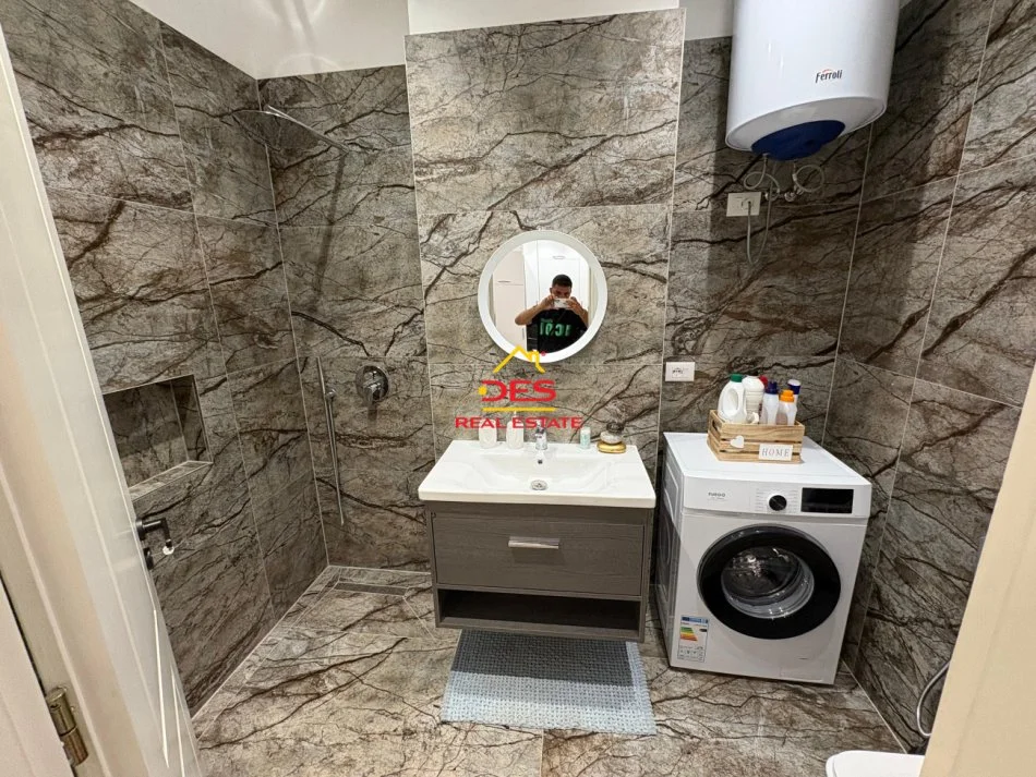 Vlore, jepet me qera apartament 1+1+Ballkon Kati 2, 80 m² 500 € (Rruga Çajupi)