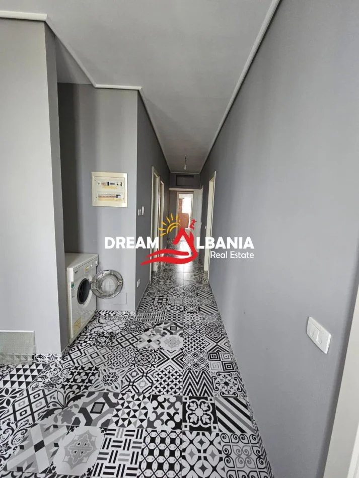 Tirane, jepet me qera apartament 3+1 Kati 3, 160 m² 550 € (Vilat Amerikane)