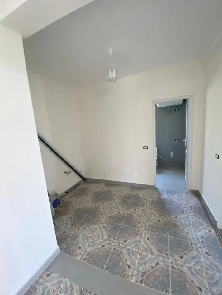 Tirane, jepet me qera apartament 1+1 Kati 1, 68 m² 350 € (Laprake Spitali Ushtarak)