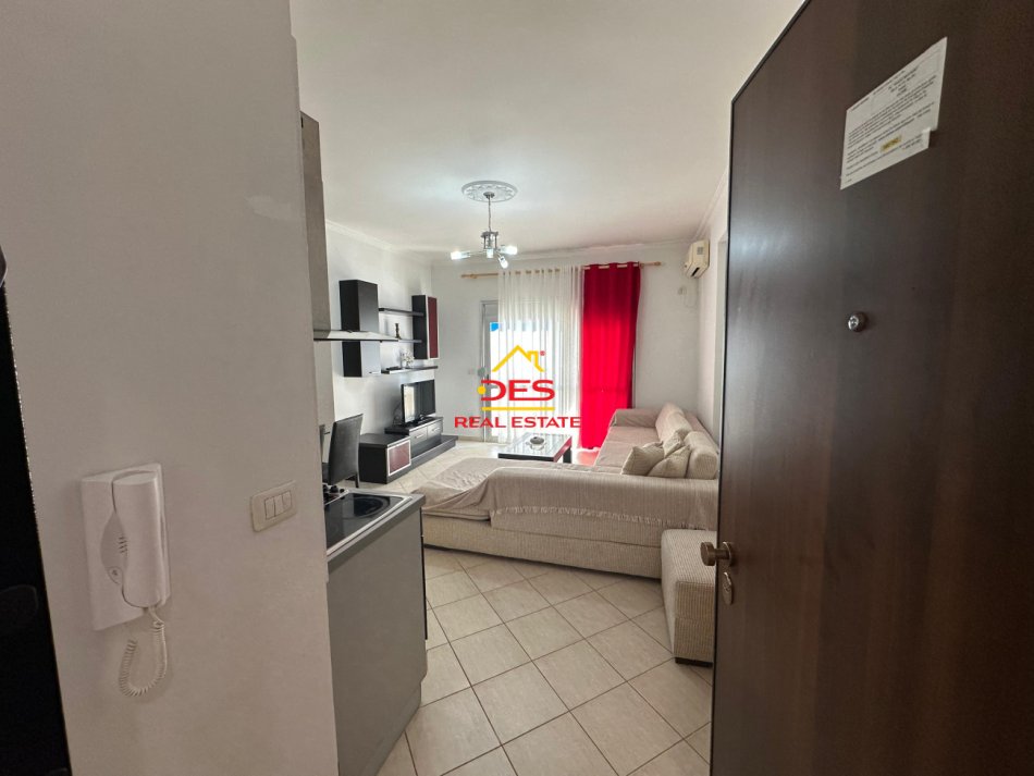 Shqiperi, jepet me qera apartament 1+1+Ballkon Kati 5, 70 m² 250 € (Rruga Murat Tërbaçi)