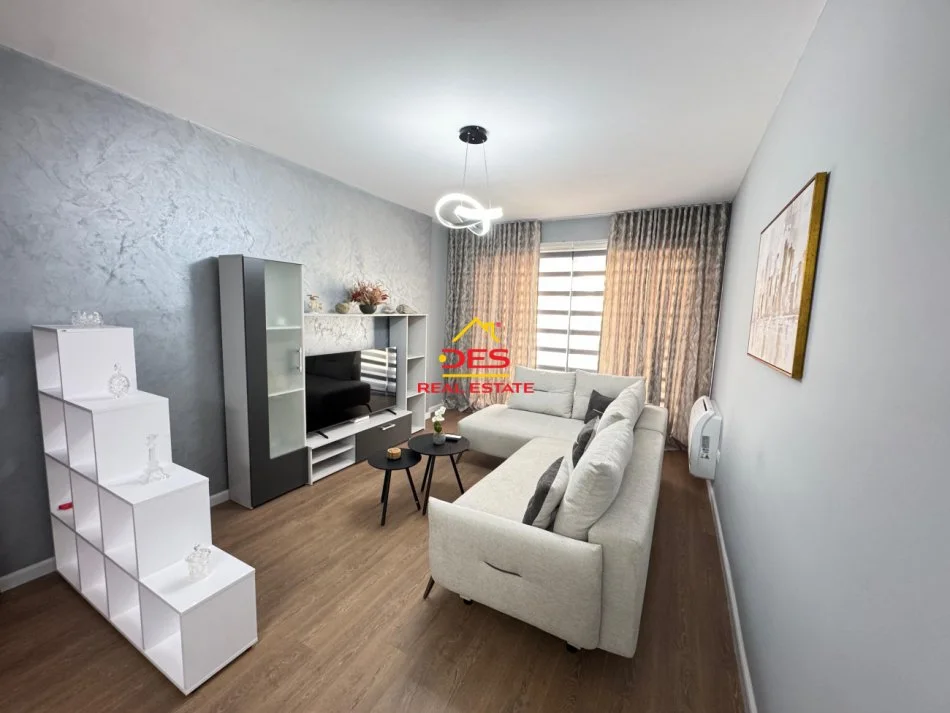 Vlore, jepet me qera apartament 1+1+Ballkon Kati 4, 70 m² 450 € (Rruga Murat Tërbaçi)