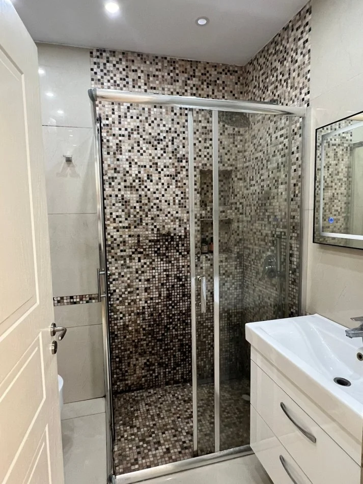 Tirane, jepet me qera 2+1+Ballkon Kati 2, 95 m² 500 € (rruga teodor keko)