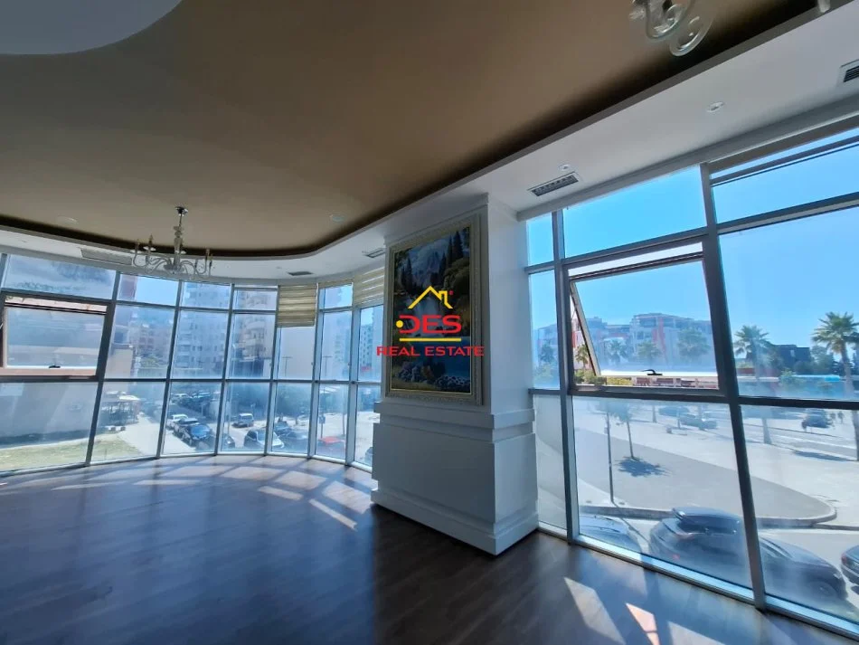 Vlore, jepet me qera lokal Kati 2, 60 m² 800 € (Rruga Çamëria)