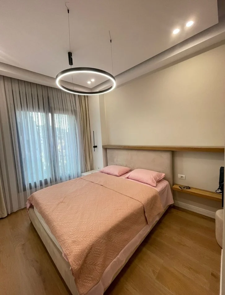 Tirane, jepet me qera apartament 1+1 Kati 3, 70 m² 900 € (Rruga e Kosovareve)