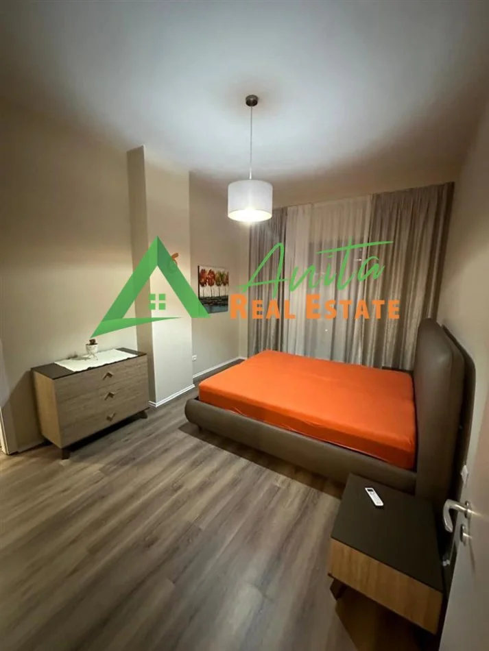 Tirane, jepet me qera apartament 2+1+Ballkon Kati 8, 110 m² 700 € (Pazari i Ri)