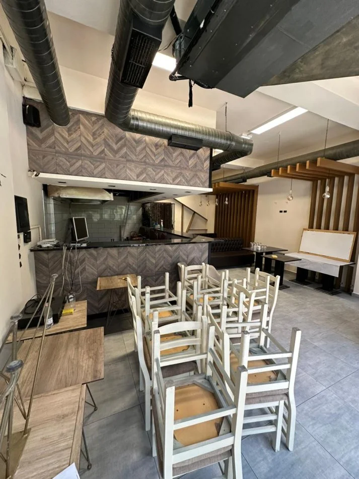 Tirane, jepet me qera ambjent biznesi Kati 0, 100 m² 800 € (Spitali Amerikan 3)