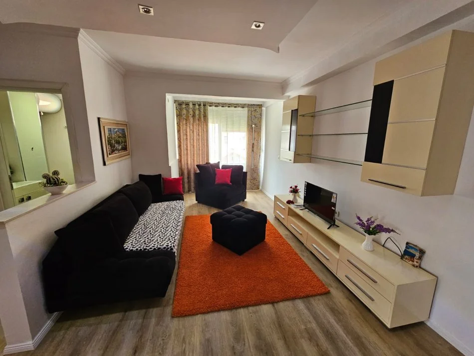 Tirane, shitet apartament 2+1+Ballkon Kati 3, 93 m² 120.000 € (Restorant Fresku)