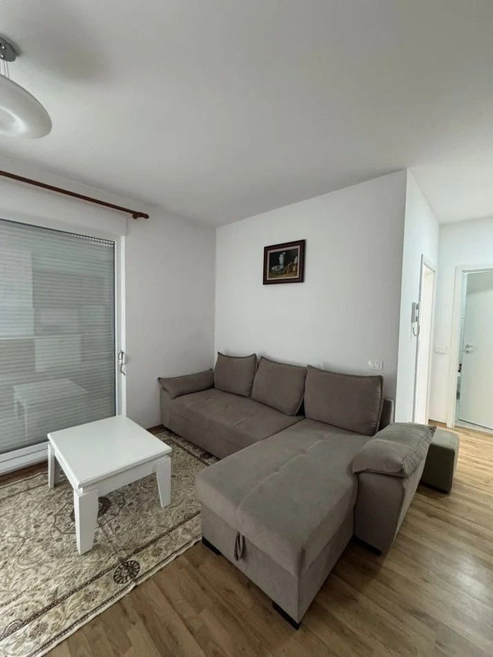 Tirane, jepet me qera apartament 1+1+Ballkon Kati 6, 60 m² 50.000 leke