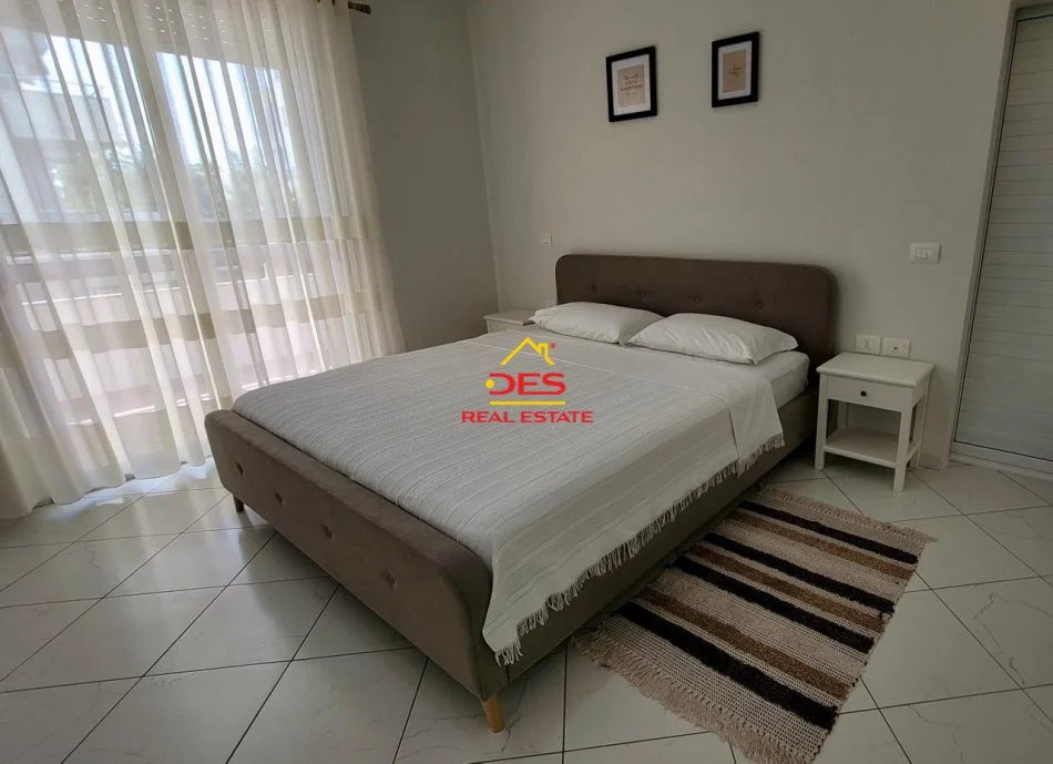 Vlore, jepet me qera apartament 1+1+Ballkon Kati 3, 85 m² 450 € (Rruga Murat Tërbaçi)