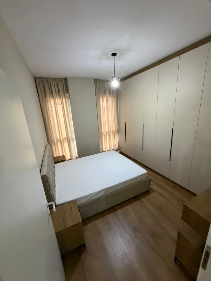 Tirane, jepet me qera apartament 1+1 Kati 4, 64 m² 420 € (Univers City)