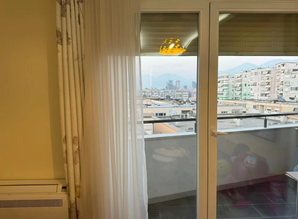 Tirane, jepet me qera apartament 1+1 Kati 6, 75 m² 850 € (Komuna e Parisit)