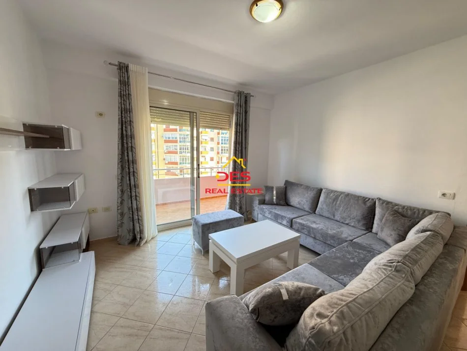 Vlore, jepet me qera apartament 1+1+Ballkon Kati 7, 75 m² 350 € (Rr Kosova, Vlorë)