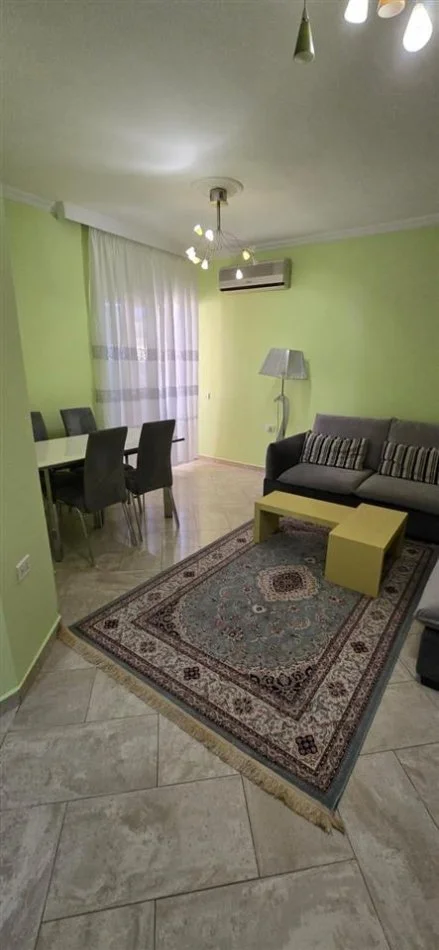 Tirane, jepet me qera apartament 1+1 Kati 3, 65 m² 600 € (Ish Ambasada Jugosllave)