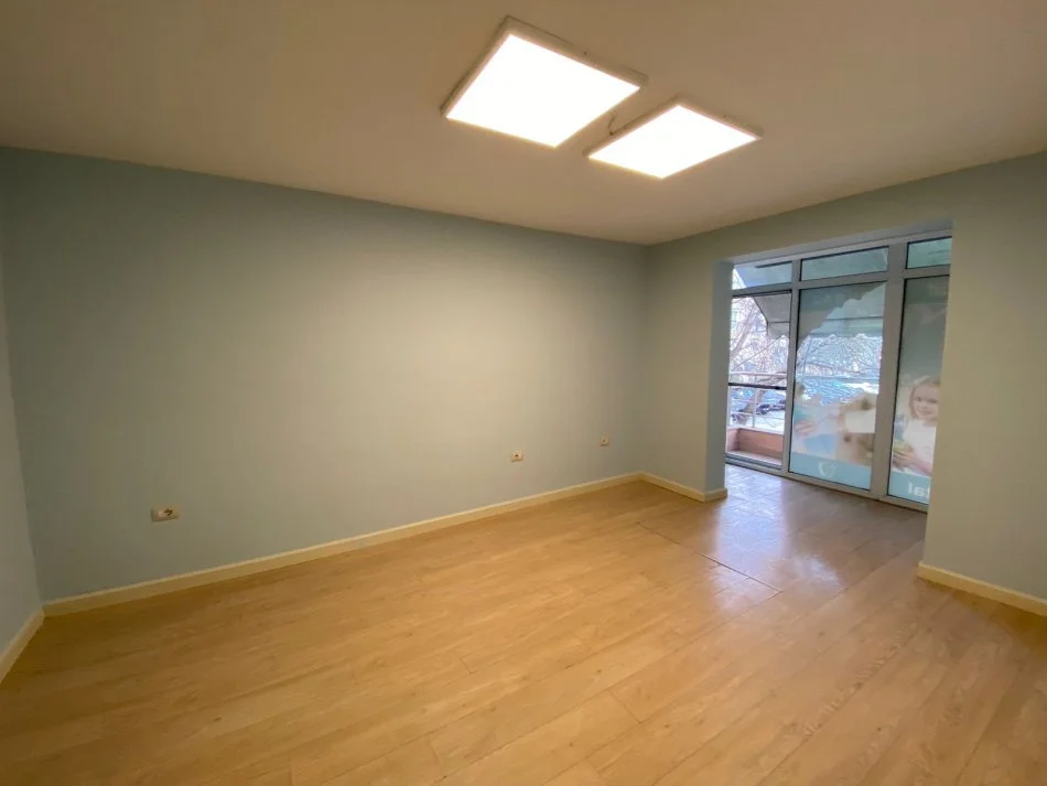 Tirane, shes apartament 2+1+Ballkon Kati 1, 80 m² 200.000 € (Gjimnazi Petro Nini)