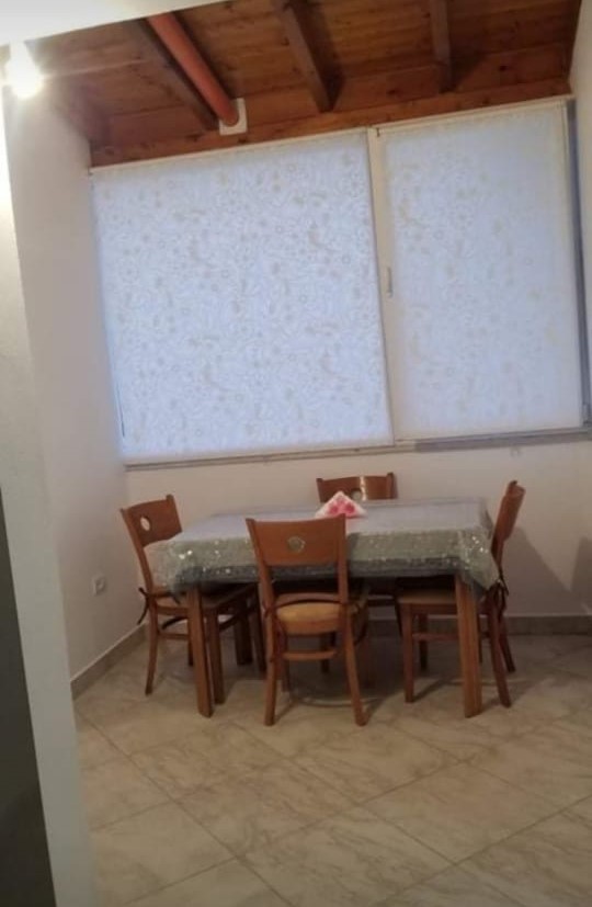 Tirane, jepet me qera apartament 2+1 Kati 4, 102 m² 350 € (FRESKU)
