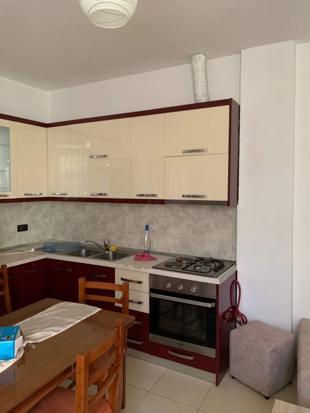 Tirane, jepet me qera apartament 1+1+BLK Kati 2, 65 m² 40.000 Leke (prane Viles Gold)