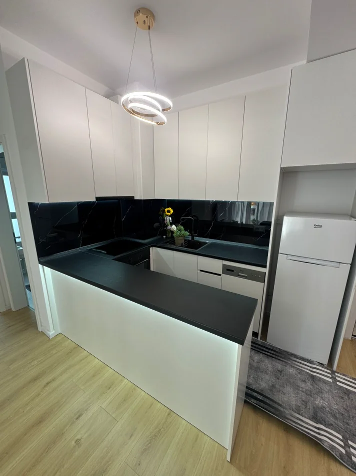 Tirane, jepet me qera apartament 1+1+Ballkon Kati 3, 60 m² 400 € (Mangalem21)