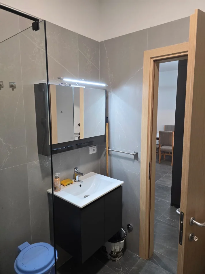 Tirane, jepet me qera apartament 2+1+post parkimi Kati 1, 90 m² 680 € (Tirana Uptown perballe Concord Center)