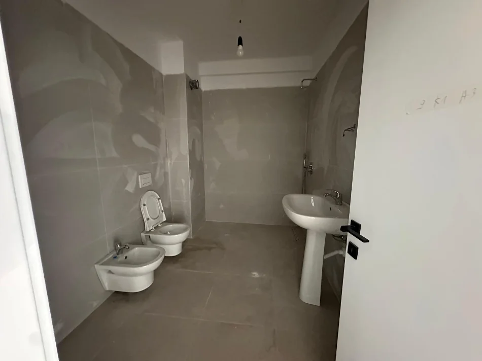 Tirane, jepet me qera apartament 1+1+Ballkon , 65 m² 200 € (Paskuqan)