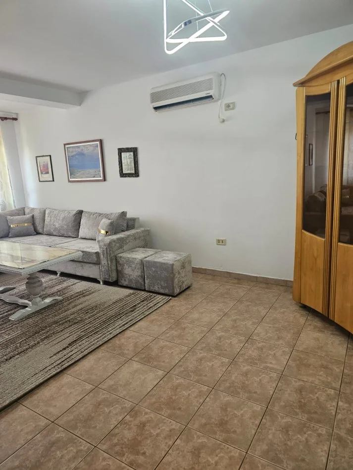 Tirane, jepet me qera apartament 2+1 Kati 6, 100 m² 700 € 