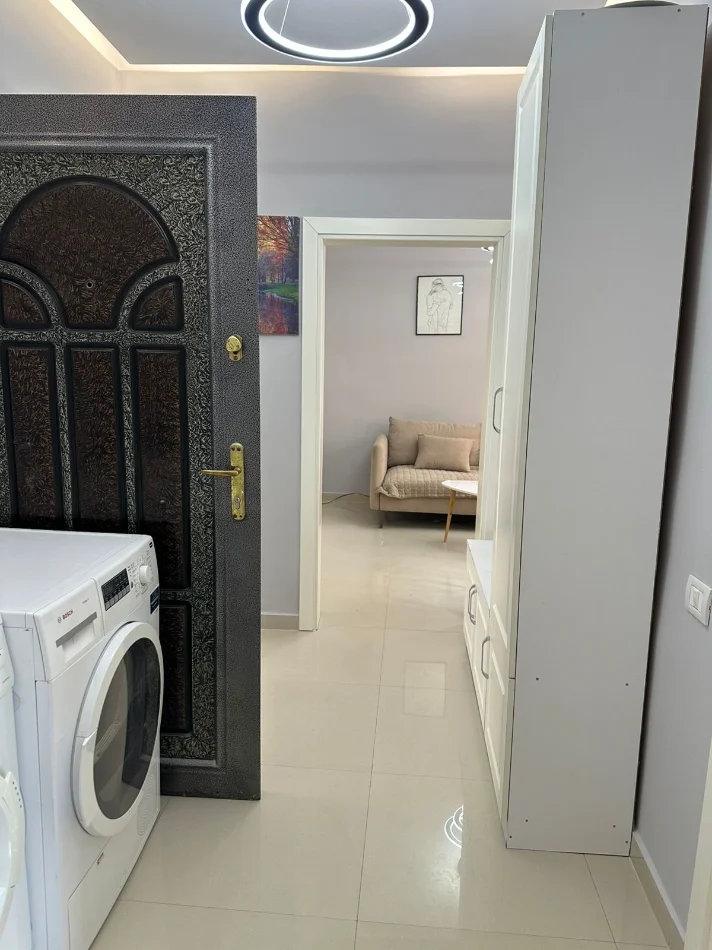 Tirane, jepet me qera apartament 1+1 Kati 3, 70 m² 500 € (Ylbere Bylykbashi)