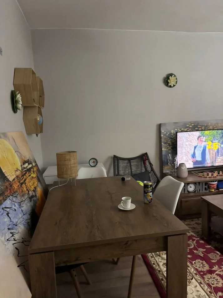 Tirane, jepet me qera apartament 1+1+Ballkon Kati 3, 60 m² 400 € (Varri Bamit ,rruga xhanfize keko)