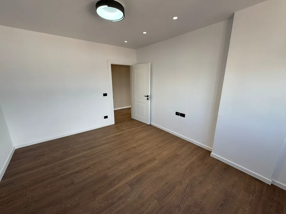 Tirane, jepet me qera apartament Kati 11, 104 m² 700 € (Rruga Tish Dahia)