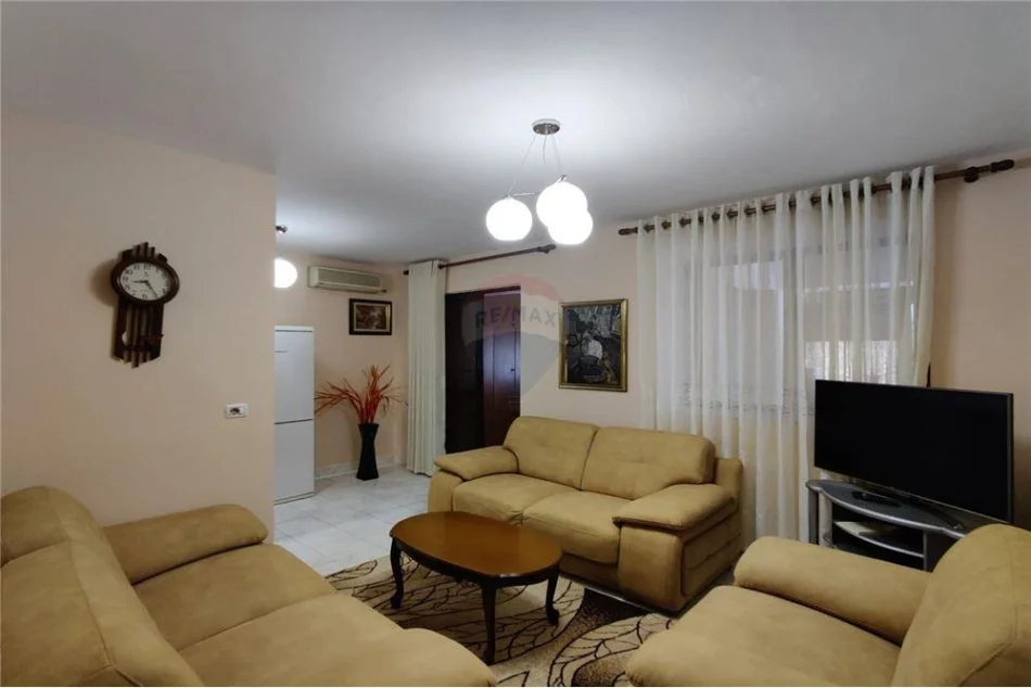 Tirane, jepet me qera apartament 2+1+Aneks Kati 1, 70 m² 400 € (Rruga Bardhyl)