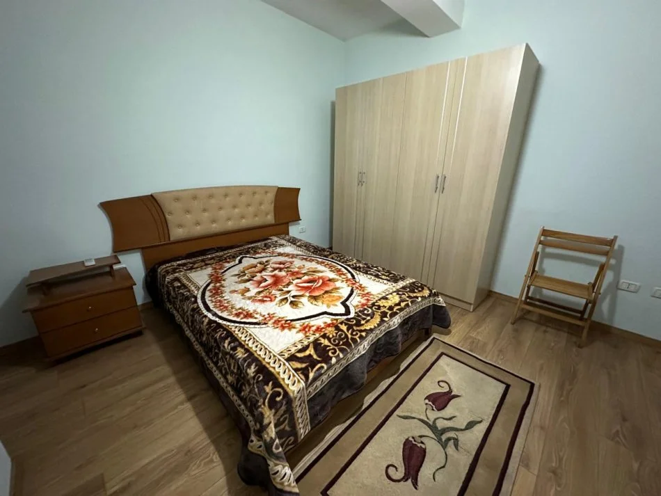 Tirane, jepet me qera apartament 2+1 Kati 5, 100 m² 800 € (Toptani Shoping Center)