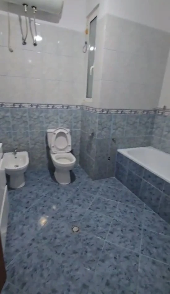 Tirane, jepet me qera apartament 2+1+Ballkon Kati 4, 86 m² 600 € 