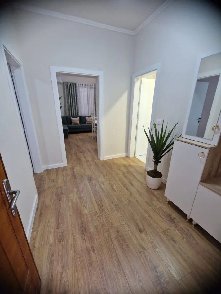 Tirane, jepet me qera apartament 2+1+Ballkon Kati 2, 90 m² 800 € 