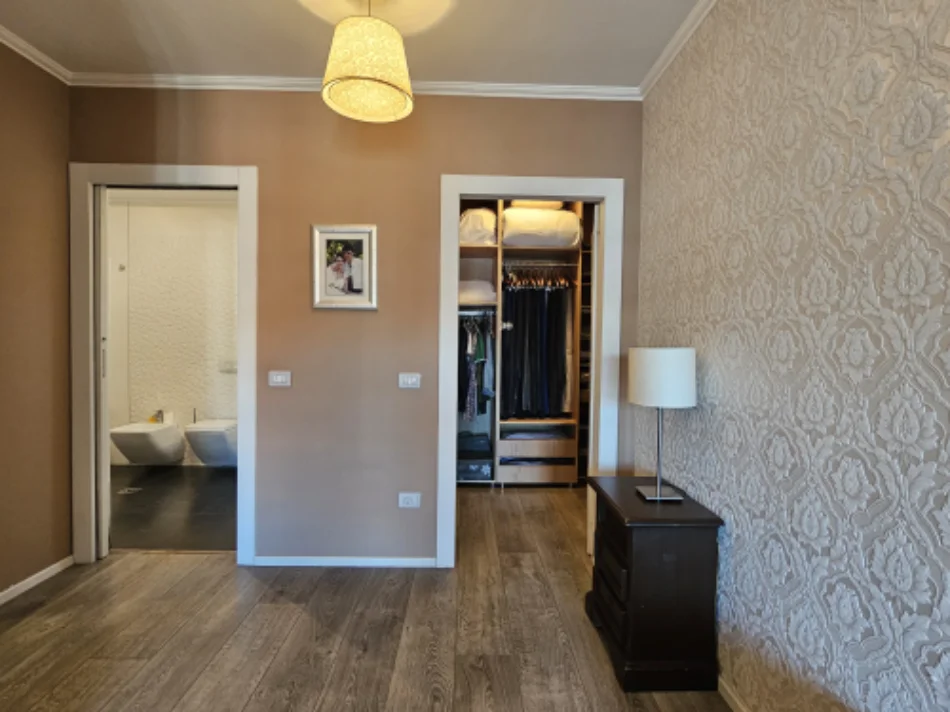 Tirane, shitet apartament 3+1 Kati 8, 140 m² 290.000 € 