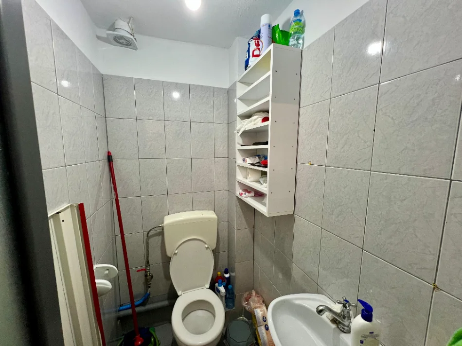 Tirane, jepet me qera ambjent biznesi Kati 0, 134 m² 1.572 € (islam alla)