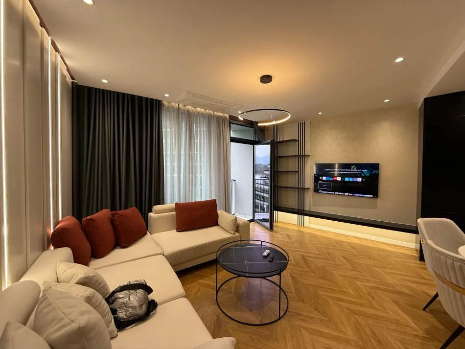 Tirane, jepet me qera apartament 1+1+Ballkon Kati 5, 72 m² 1.500 € (Liqeni Tiranes)