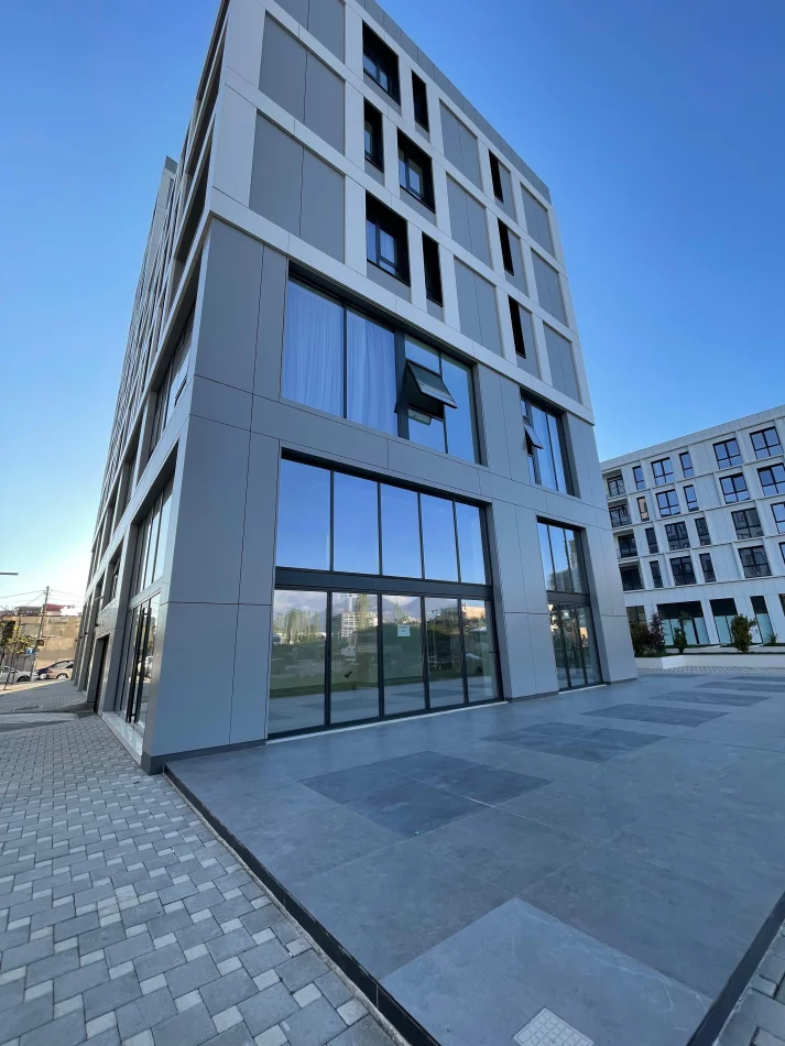 Tirane, jepet me qera ambjent biznesi Kati 0, 120 m² 1.500 € (Jordan misja)