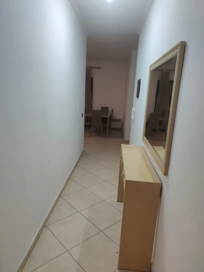Tirane, jap me qera apartament 2+1+Ballkon Kati 4, 120 m² (Rruga Ferit Xhajko, prane ish Restorant Durresi)