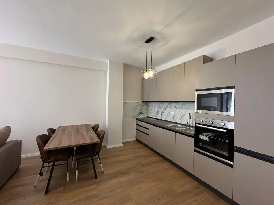 Tirane, jepet me qera apartament 2+1 Kati 6, 100 m² 700 € (rruga don bosko)