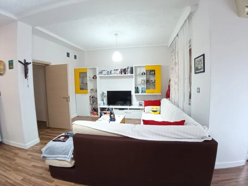 Tirane, shitet apartament 2+1+Ballkon Kati 3, 125 m² 195.000 € (Shkolla e Baletit)