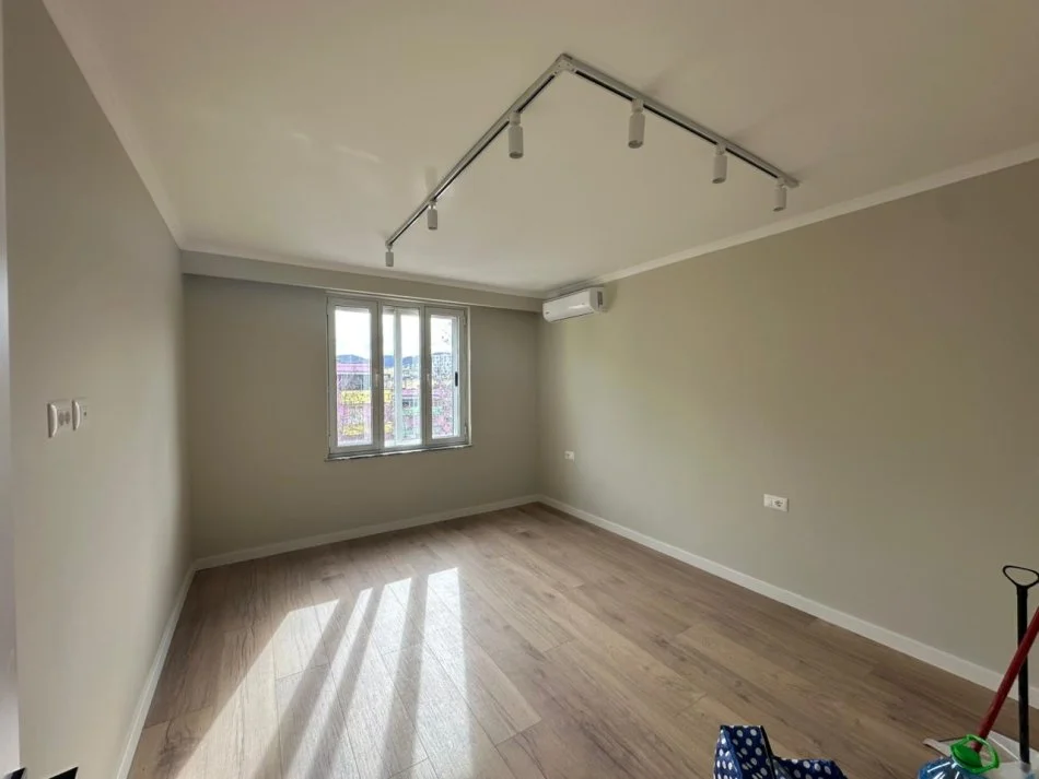 Tirane, shitet apartament 1+1 Kati 5, 45 m² 125.000 € (21 Dhjetori)