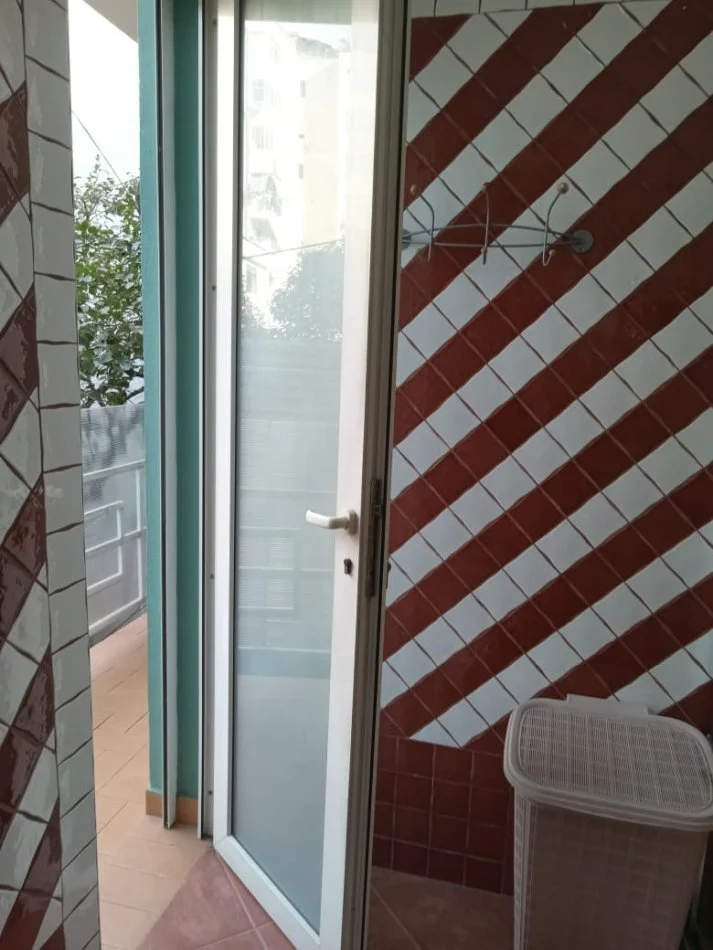 Tirane, jepet me qera apartament 2+1 Kati 3, 120 m² 750 € (myslym shyr)