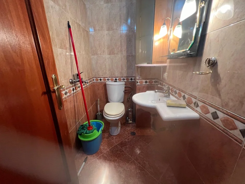 Tirane, jepet me qera apartament 2+1+Ballkon Kati 7, 1 m² 850 € (Rruga “Myslym Shyri”)